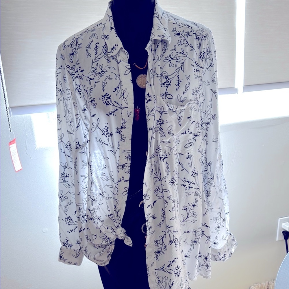 Woman’s plus size Floral Button-Up Blouse - used once)